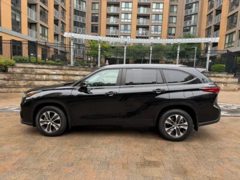 More photos of 2023 TOYOTA HIGHLANDER XLE at C&G Imports, VA