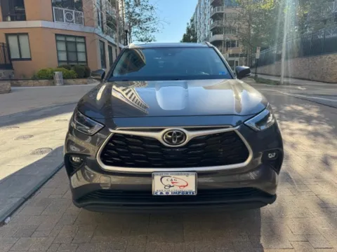 Photos of 2022 TOYOTA HIGHLANDER XLE for sale in Arlington, VA at C&G Imports
