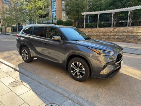 Another view of 2022 TOYOTA HIGHLANDER XLE for sale in Arlington, VA at C&G Imports