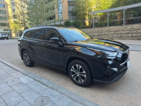 Another view of 2022 TOYOTA HIGHLANDER XLE for sale in Arlington, VA at C&G Imports