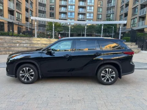 More photos of 2022 TOYOTA HIGHLANDER XLE at C&G Imports, VA