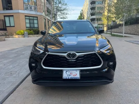 Photos of 2022 TOYOTA HIGHLANDER XLE for sale in Arlington, VA at C&G Imports