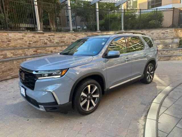 2024 Honda Pilot Touring AWD's photo