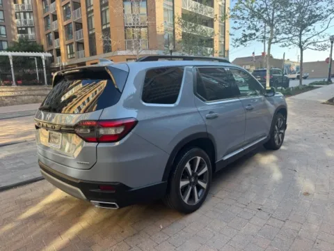 More photos of 2024 HONDA PILOT TOURING at C&G Imports, VA