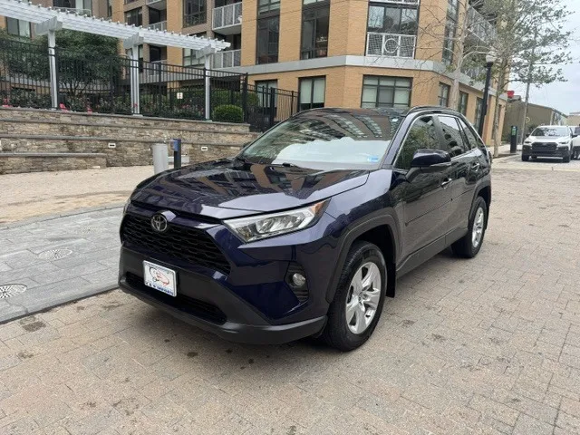 2021 Toyota RAV4 XLE AWD's photo