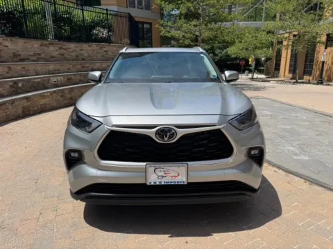 Photos of 2022 TOYOTA HIGHLANDER XLE for sale in Arlington, VA at C&G Imports