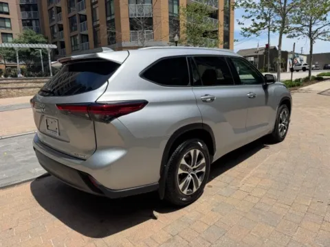 More photos of 2022 TOYOTA HIGHLANDER XLE at C&G Imports, VA