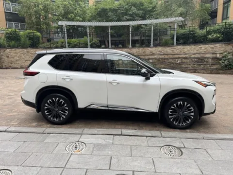 More photos of 2024 NISSAN ROGUE PLATINUM at C&G Imports, VA