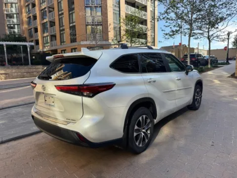 More photos of 2023 TOYOTA HIGHLANDER XLE at C&G Imports, VA