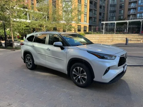 More photos of 2023 TOYOTA HIGHLANDER XLE at C&G Imports, VA