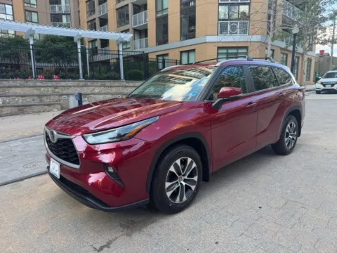 Red 2023 TOYOTA HIGHLANDER XLE for sale in Arlington, VA