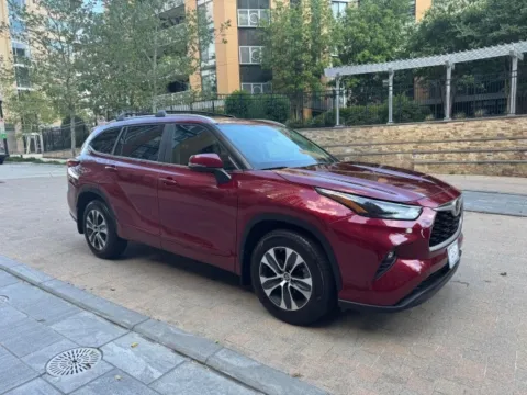 Another view of 2023 TOYOTA HIGHLANDER XLE for sale in Arlington, VA at C&G Imports