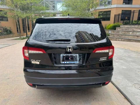 More photos of 2022 HONDA PILOT SE at C&G Imports, VA