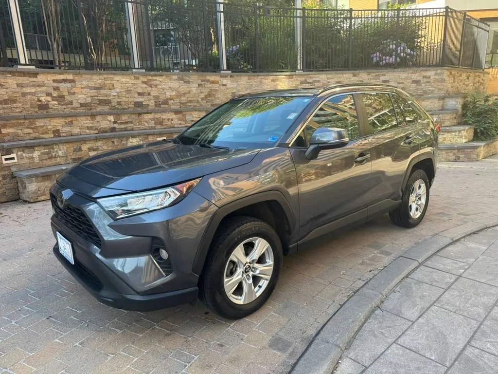 2020 TOYOTA RAV4 XLE