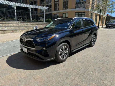 Black 2023 TOYOTA HIGHLANDER XLE for sale in Arlington, VA