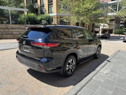 More photos of 2023 TOYOTA HIGHLANDER XLE at C&G Imports, VA