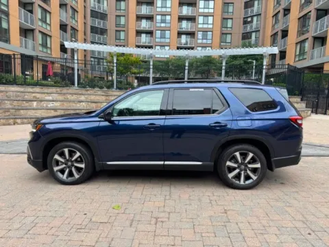 More photos of 2024 HONDA PILOT TOURING at C&G Imports, VA