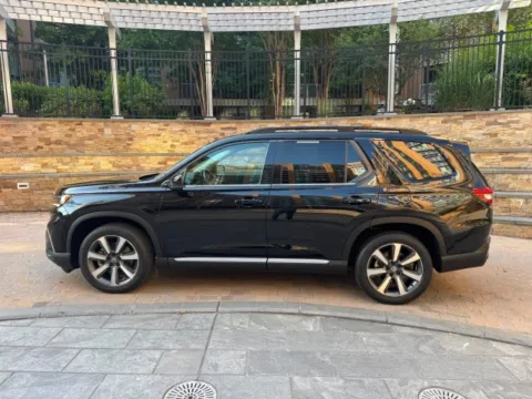 More photos of 2023 HONDA PILOT TOURING at C&G Imports, VA
