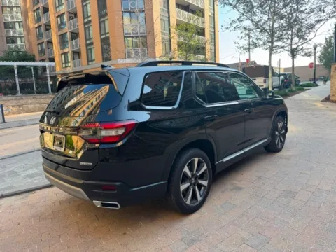 More photos of 2023 HONDA PILOT TOURING at C&G Imports, VA