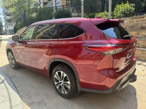 More photos of 2022 TOYOTA HIGHLANDER XLE at C&G Imports, VA