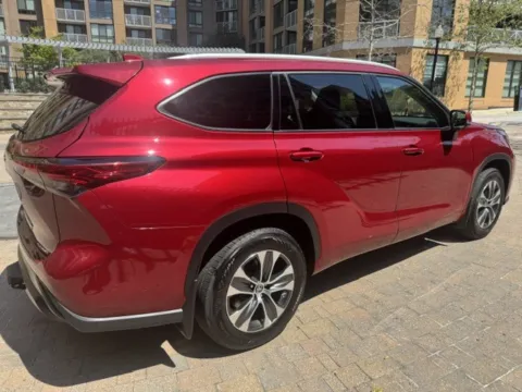 More photos of 2022 TOYOTA HIGHLANDER XLE at C&G Imports, VA