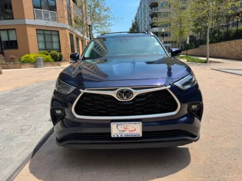 Photos of 2022 TOYOTA HIGHLANDER XLE for sale in Arlington, VA at C&G Imports