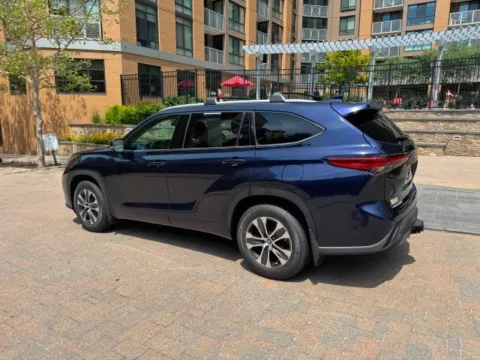 More photos of 2022 TOYOTA HIGHLANDER XLE at C&G Imports, VA