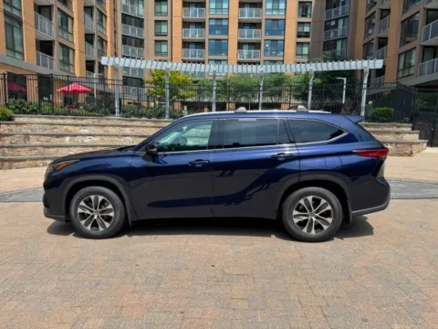 More photos of 2022 TOYOTA HIGHLANDER XLE at C&G Imports, VA