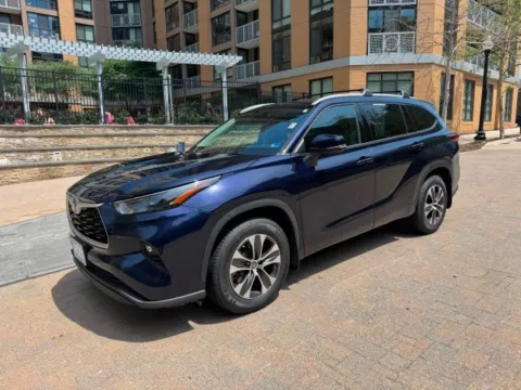 Blue 2022 TOYOTA HIGHLANDER XLE for sale in Arlington, VA