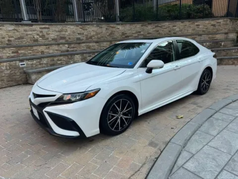 White 2023 TOYOTA CAMRY SE for sale in Arlington, VA