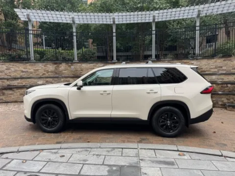 More photos of 2024 TOYOTA GRAND HIGHLANDER XLE at C&G Imports, VA