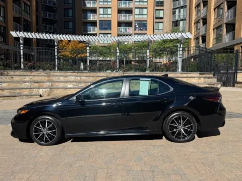 More photos of 2021 TOYOTA CAMRY SE at C&G Imports, VA