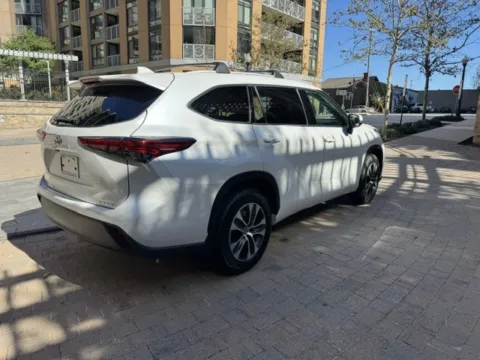 More photos of 2022 TOYOTA HIGHLANDER XLE at C&G Imports, VA