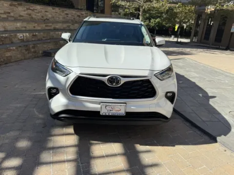 Photos of 2022 TOYOTA HIGHLANDER XLE for sale in Arlington, VA at C&G Imports