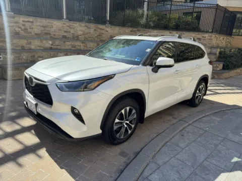 White 2022 TOYOTA HIGHLANDER XLE for sale in Arlington, VA