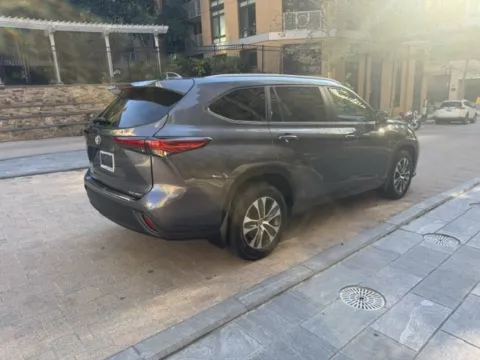 More photos of 2023 TOYOTA HIGHLANDER XLE at C&G Imports, VA