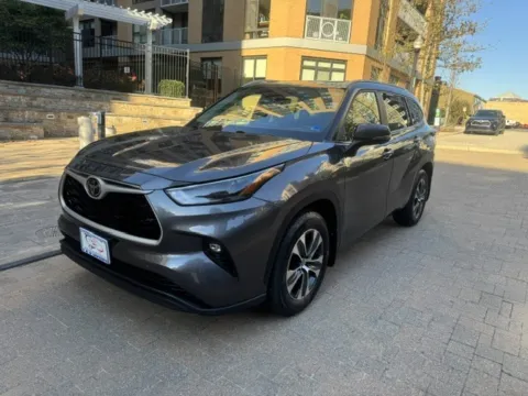 Gray 2023 TOYOTA HIGHLANDER XLE for sale in Arlington, VA