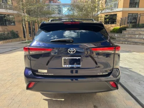 More photos of 2023 TOYOTA HIGHLANDER XLE at C&G Imports, VA