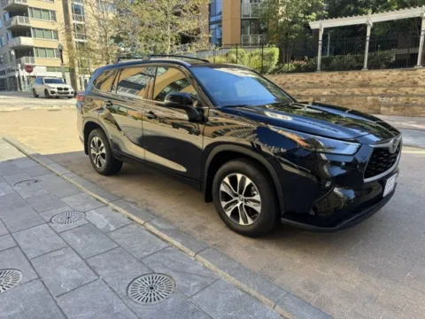 Another view of 2022 TOYOTA HIGHLANDER XLE for sale in Arlington, VA at C&G Imports