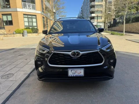 Photos of 2022 TOYOTA HIGHLANDER XLE for sale in Arlington, VA at C&G Imports