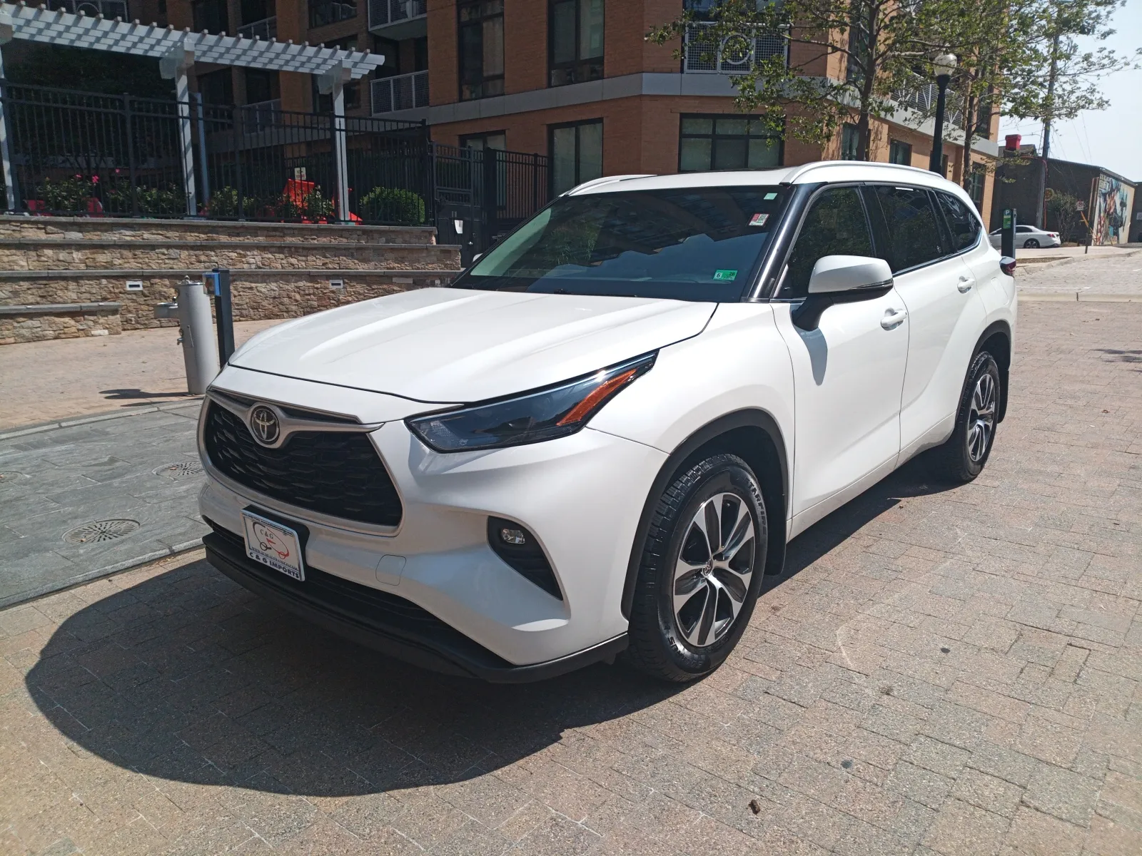 2022 TOYOTA HIGHLANDER XLE for sale in Arlington, VA