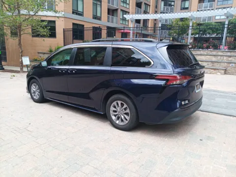 More photos of 2022 TOYOTA SIENNA HYBRID LE 8-Passenger at C&G Imports, VA