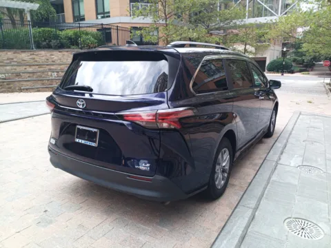 More photos of 2022 TOYOTA SIENNA HYBRID LE 8-Passenger at C&G Imports, VA