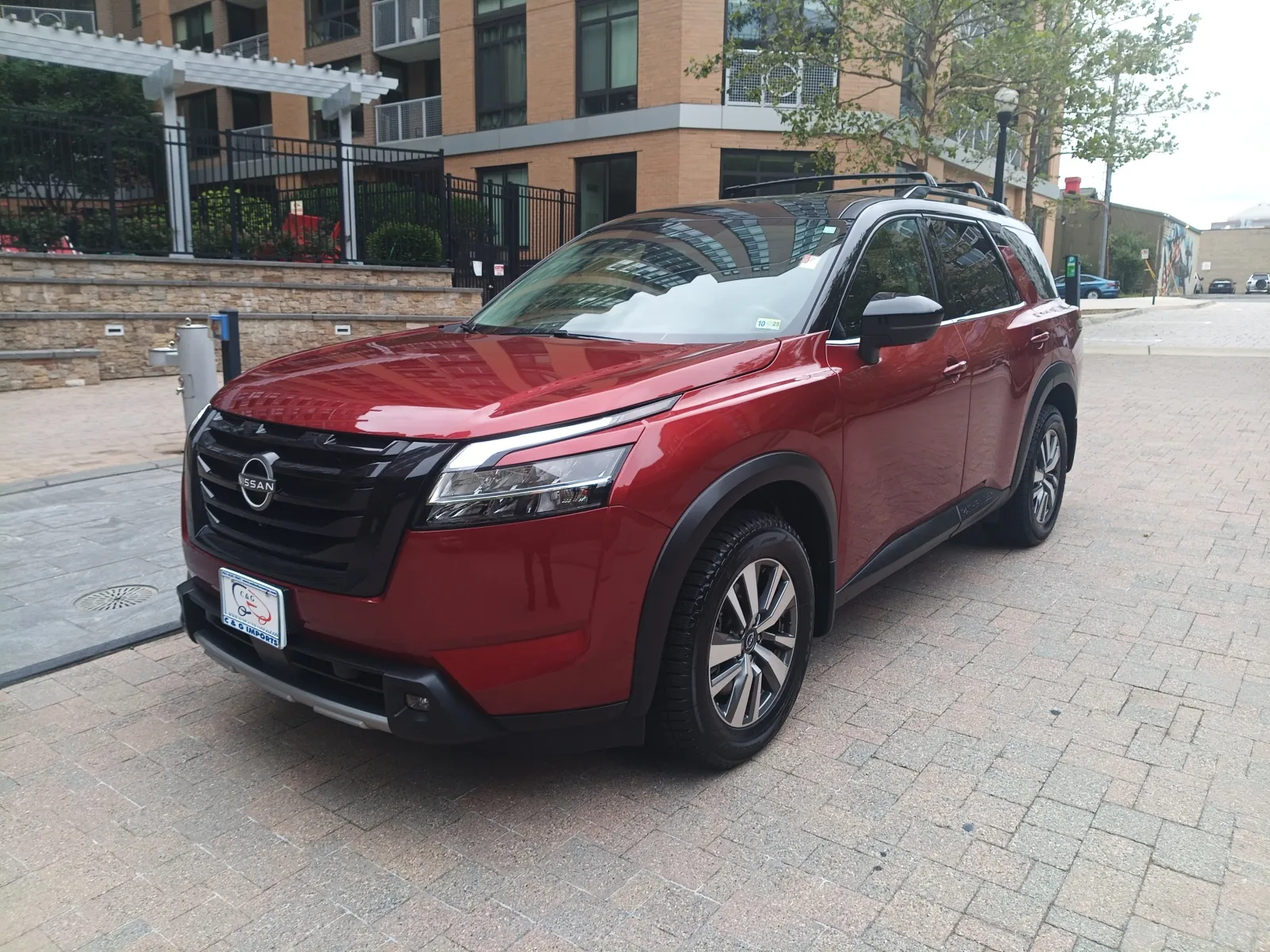 2023 NISSAN PATHFINDER SL