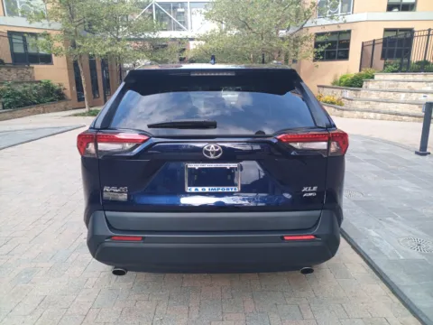 More photos of 2021 TOYOTA RAV4 XLE at C&G Imports, VA