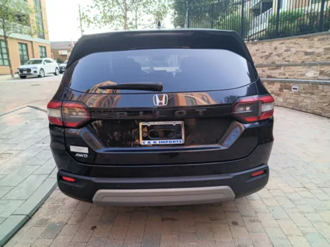 More photos of 2023 HONDA PILOT EX-L at C&G Imports, VA
