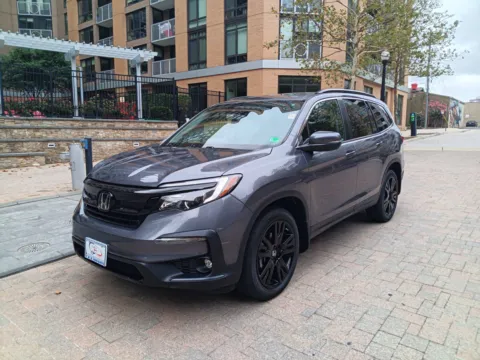Gray 2022 HONDA PILOT SE for sale in Arlington, VA
