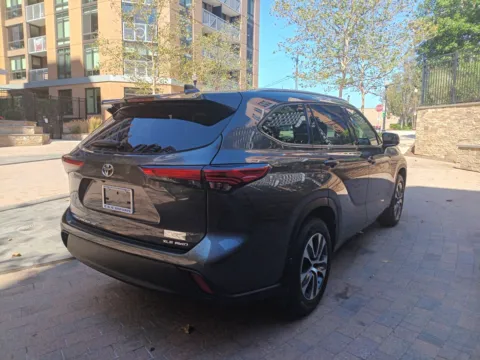 More photos of 2022 TOYOTA HIGHLANDER XLE at C&G Imports, VA