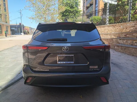 More photos of 2022 TOYOTA HIGHLANDER XLE at C&G Imports, VA