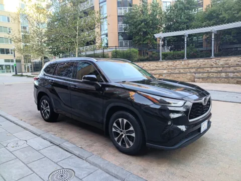 Another view of 2021 TOYOTA HIGHLANDER XLE for sale in Arlington, VA at C&G Imports